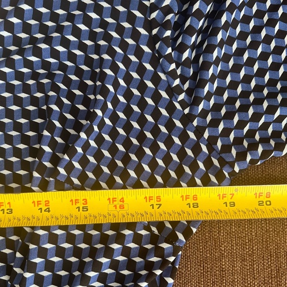 LAUNDRY BY DESIGN Wrap Dress SIZE Medium Blue Geo Pattern Knee Length Work - Picture 6 of 10